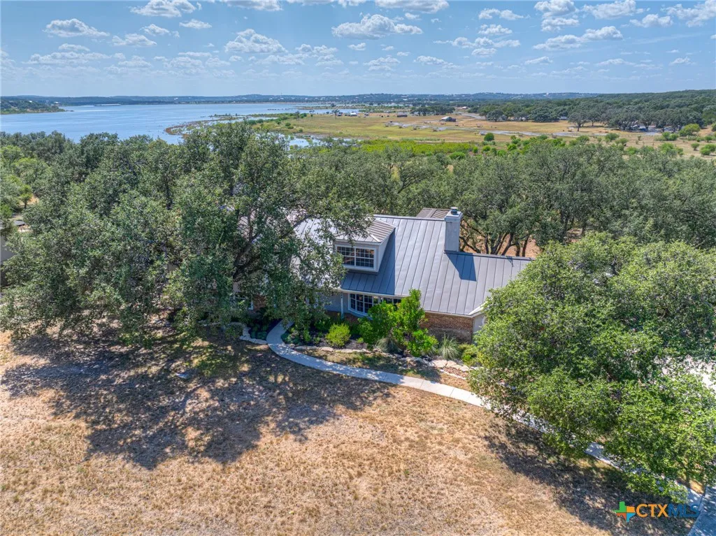 A beautiful property in 1744 Crossbow Dr, Canyon Lake, TX 78133
