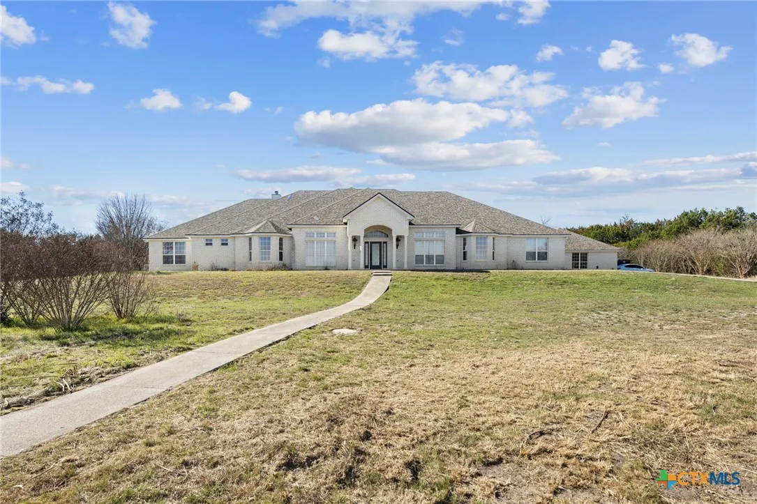 A beautiful property in 1280 Mystic Pkwy, Spring Branch, TX 78070